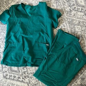 Hunter Green Figs Scrubs Size L